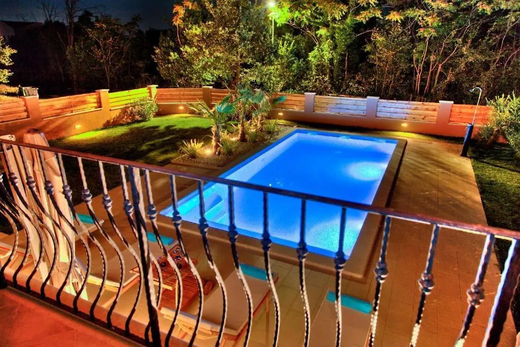 Apartment Holiday Home Lucija With Pool Only 300 M From Sea Medulin
